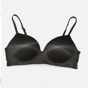 Victoria’s Secret Incredible Black Satin No-Wire Padded Bra 38C/C85 🖤✨